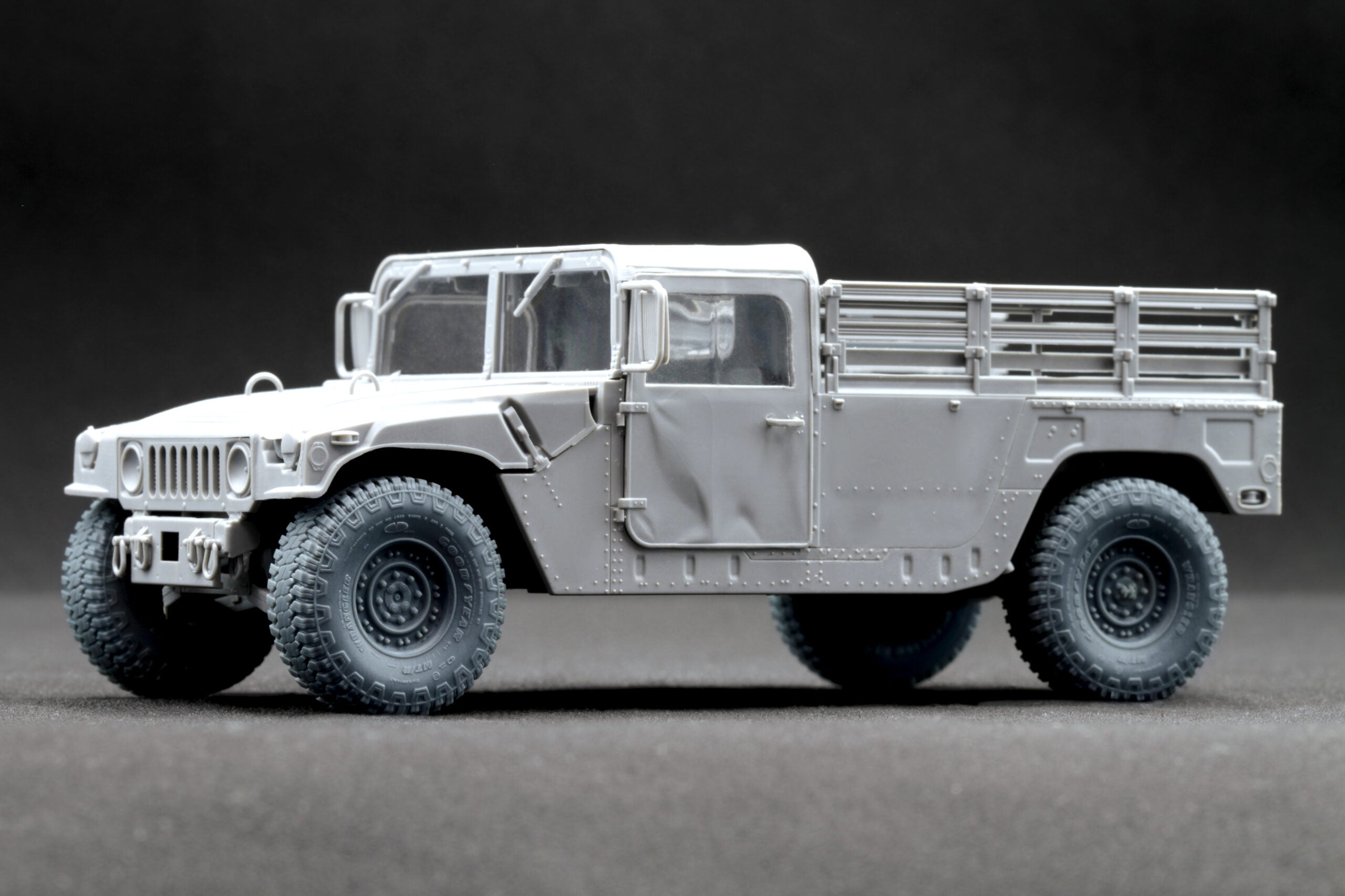 HMMWV MT/R 24-bolt Ordinary Wheel Set (for Academy, ICM, Universal) 1:35 Scale X WM 35001