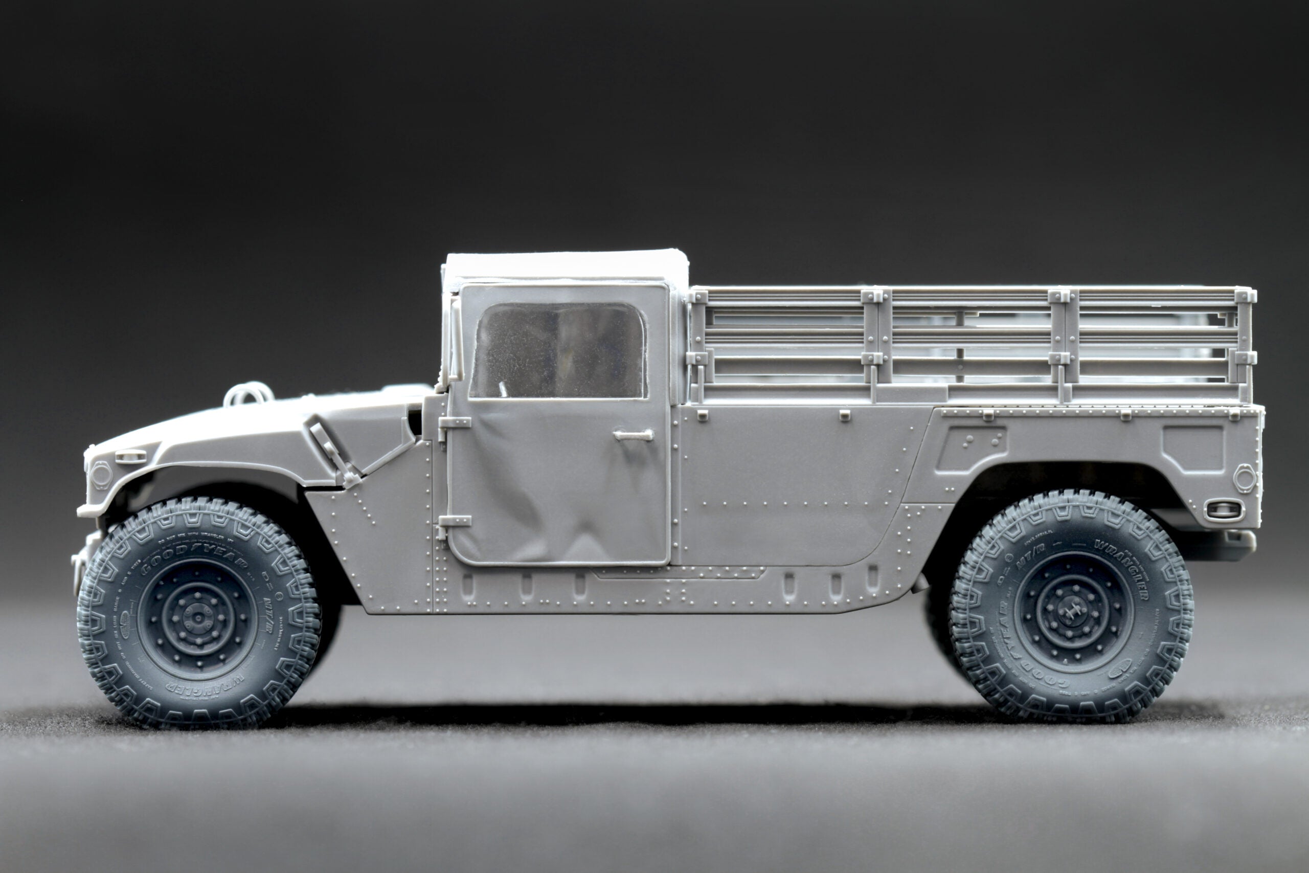 HMMWV MT/R 12-bolt Sagged Wheel Set (for Academy, ICM, Universal) 1:35 Scale X WM 35002S