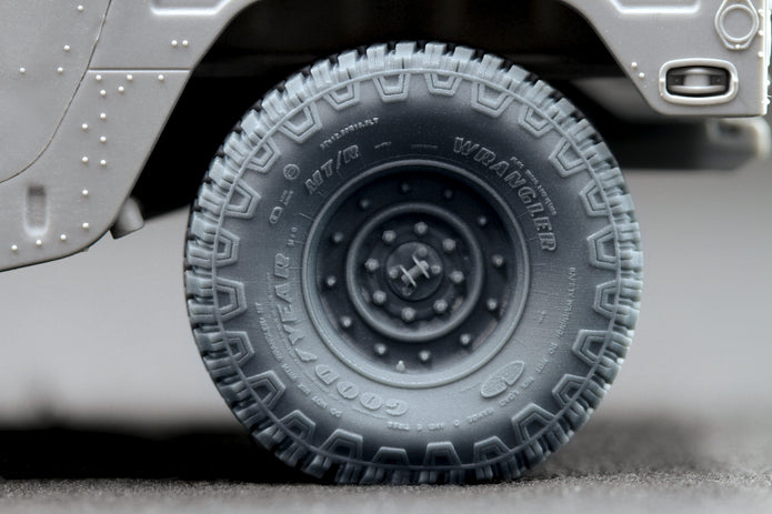HMMWV MT/R 12-bolt Sagged Wheel Set (for Academy, ICM, Universal) 1:35 Scale X WM 35002S