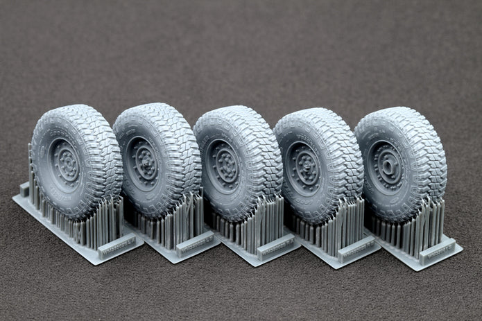 HMMWV MT/R 12-bolt Sagged Wheel Set (for Academy, ICM, Universal) 1:35 Scale X WM 35002S