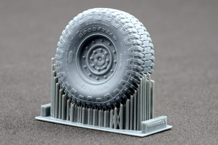 HMMWV MT/R 12-bolt Sagged Wheel Set (for Academy, ICM, Universal) 1:35 Scale X WM 35002S