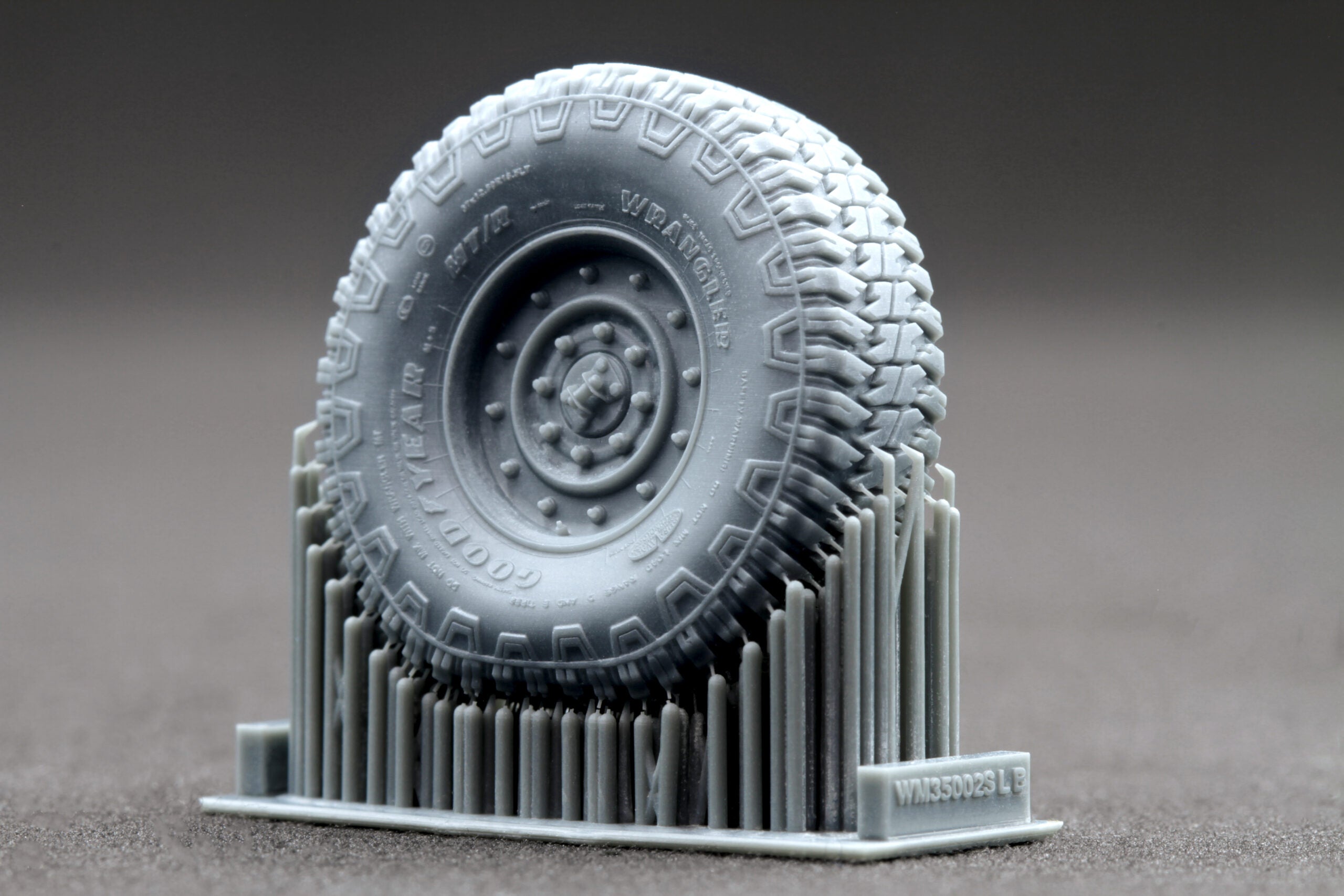 HMMWV MT/R 12-bolt Sagged Wheel Set (for Academy, ICM, Universal) 1:35 Scale X WM 35002S