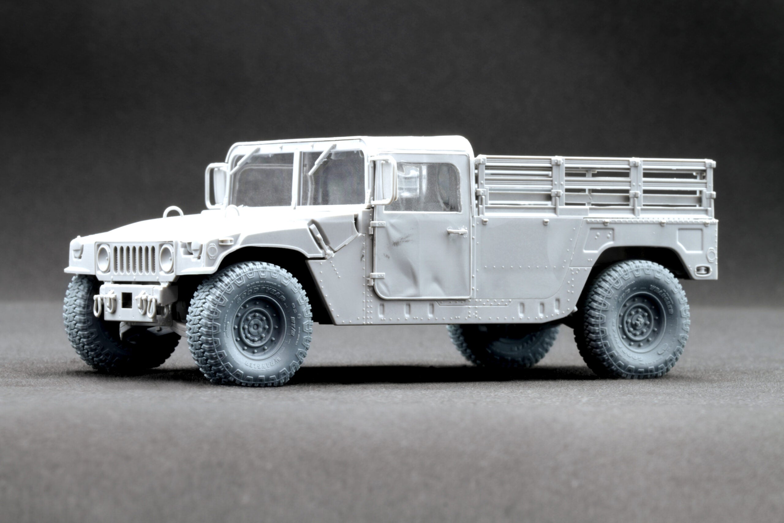 HMMWV MT/R 12-bolt Sagged Wheel Set (for Academy, ICM, Universal) 1:35 Scale X WM 35002S