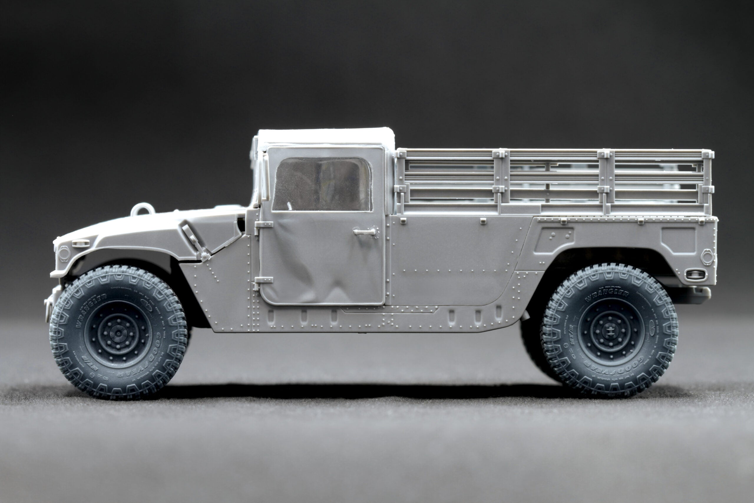 HMMWV MT/R 12-bolt Ordinary Wheel Set (for Academy, ICM, Universal) 1:35 Scale X WM 35002