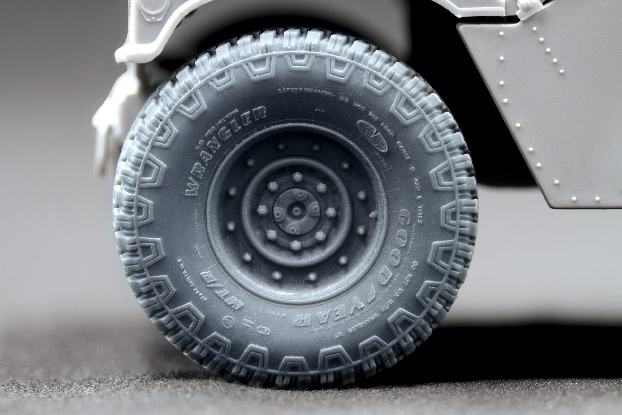 HMMWV MT/R 12-bolt Ordinary Wheel Set (for Academy, ICM, Universal) 1:35 Scale X WM 35002