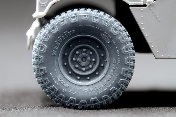 HMMWV MT/R 12-bolt Ordinary Wheel Set (for Academy, ICM, Universal) 1:35 Scale X WM 35002