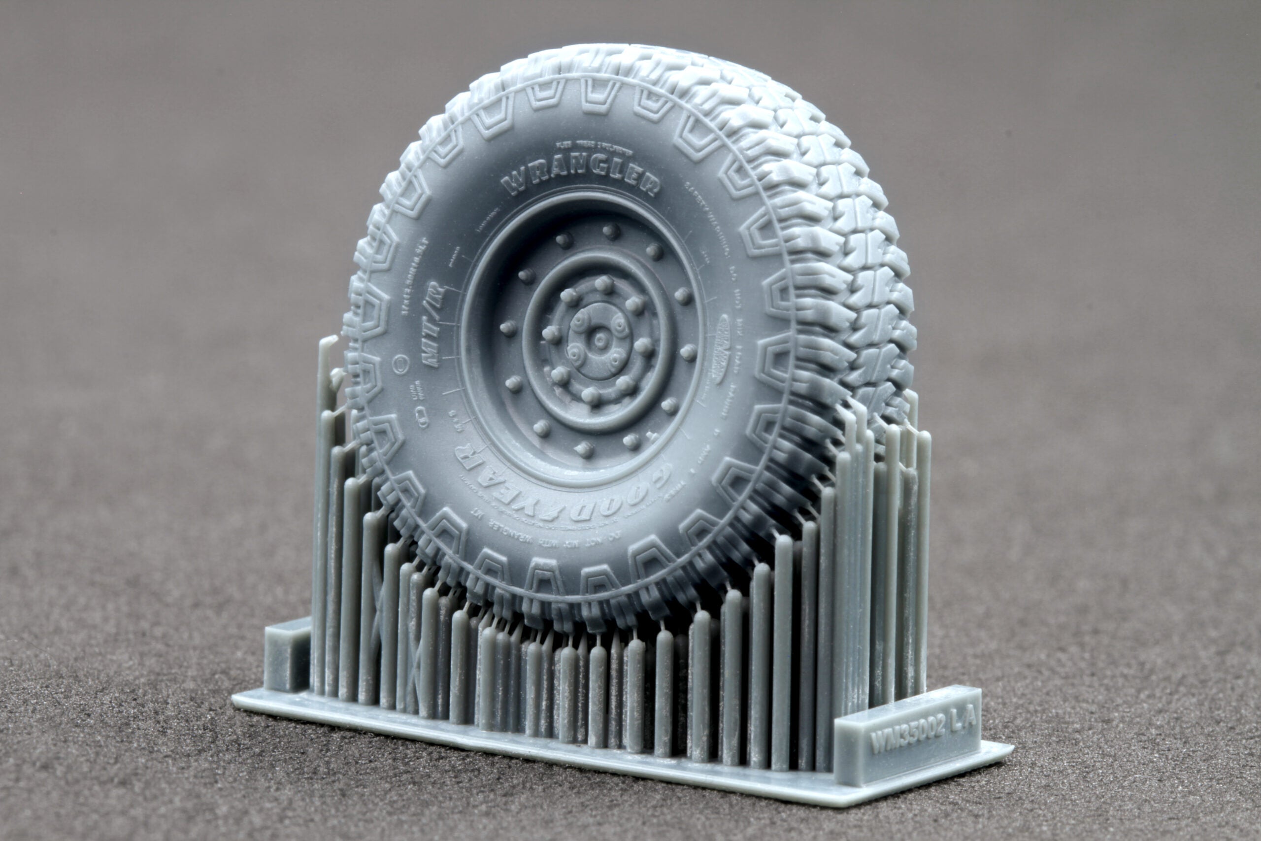 HMMWV MT/R 12-bolt Ordinary Wheel Set (for Academy, ICM, Universal) 1:35 Scale X WM 35002