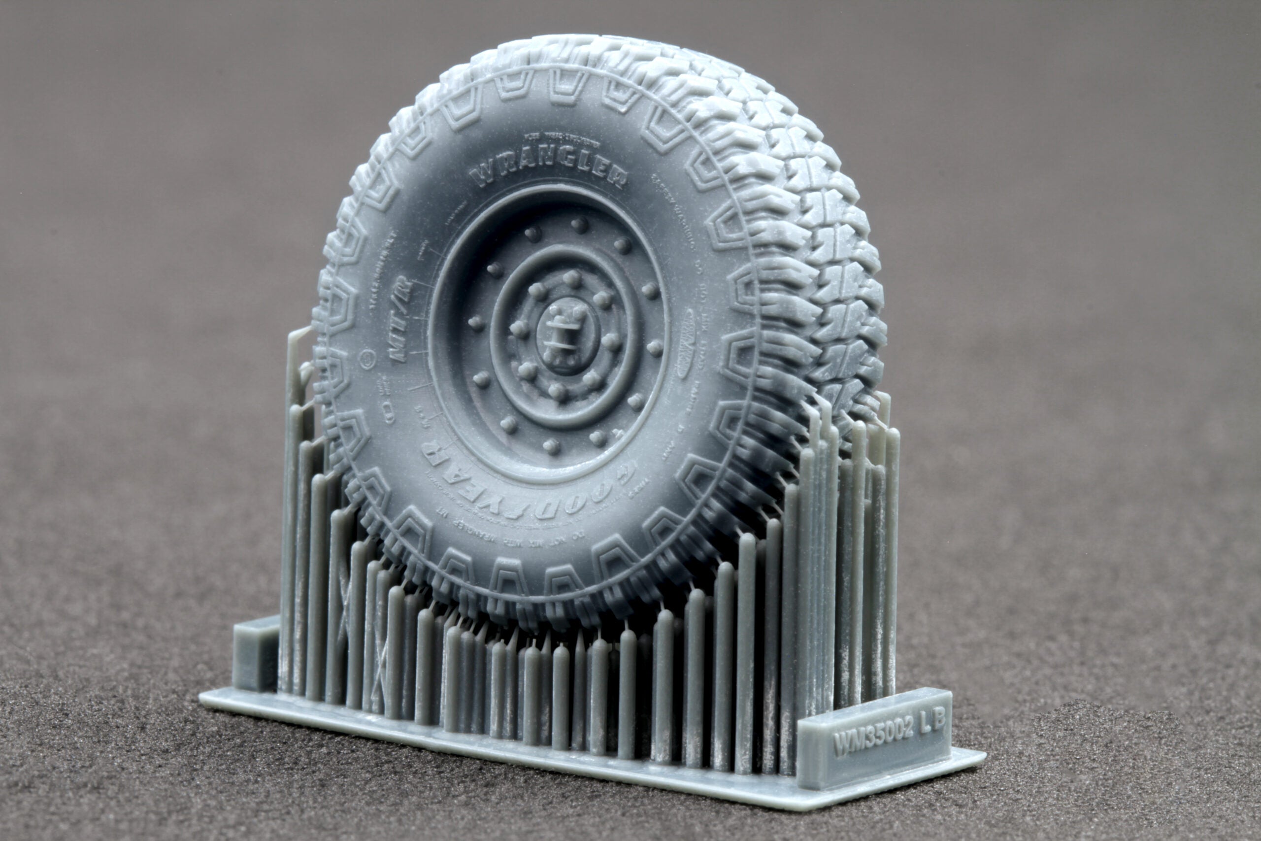 HMMWV MT/R 12-bolt Ordinary Wheel Set (for Academy, ICM, Universal) 1:35 Scale X WM 35002