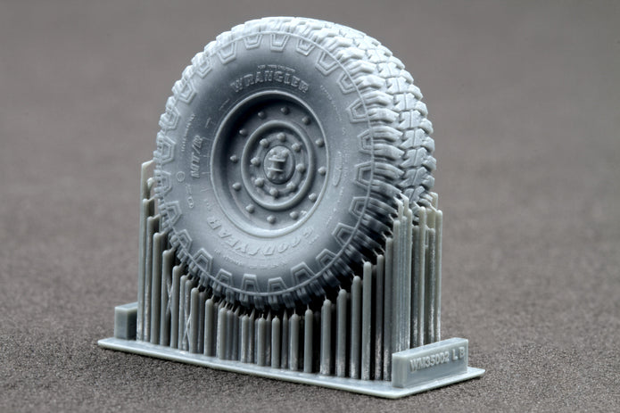 HMMWV MT/R 12-bolt Ordinary Wheel Set (for Academy, ICM, Universal) 1:35 Scale X WM 35002