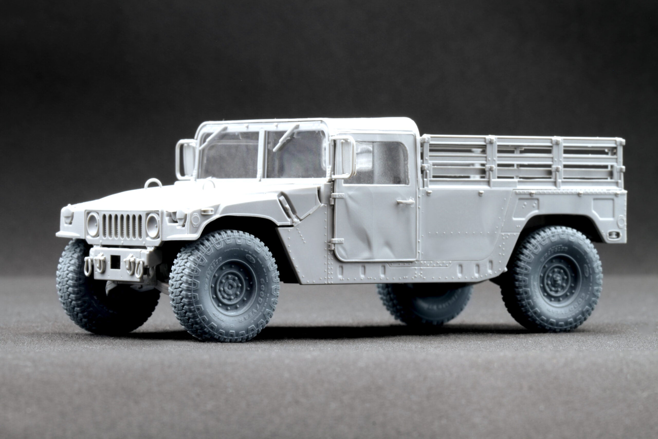 HMMWV MT/R 12-bolt Ordinary Wheel Set (for Academy, ICM, Universal) 1:35 Scale X WM 35002