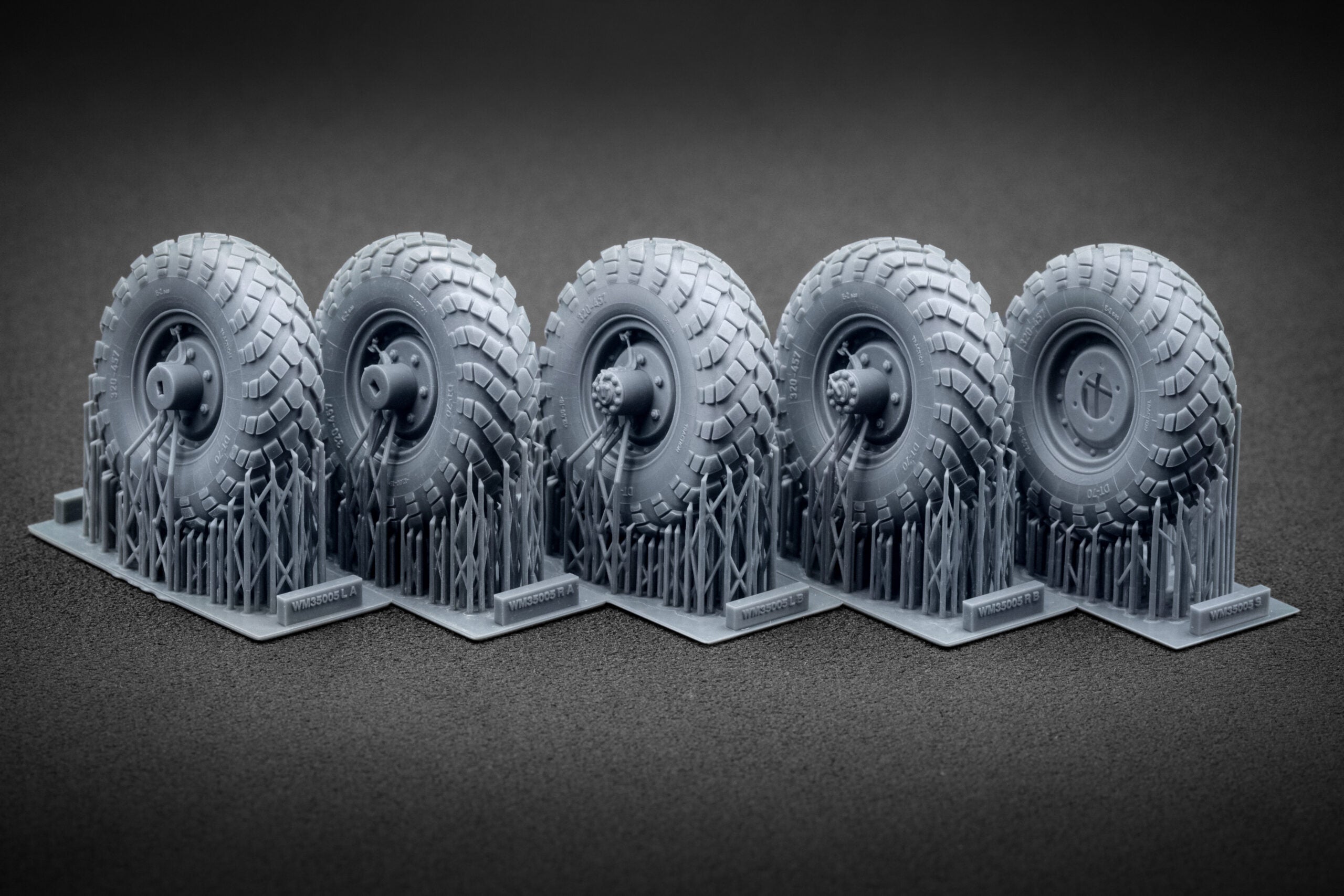 GAZ-66 Ordinary Wheel Set (forTrumpetermodel kit) 1:35 Scale X WM 35005