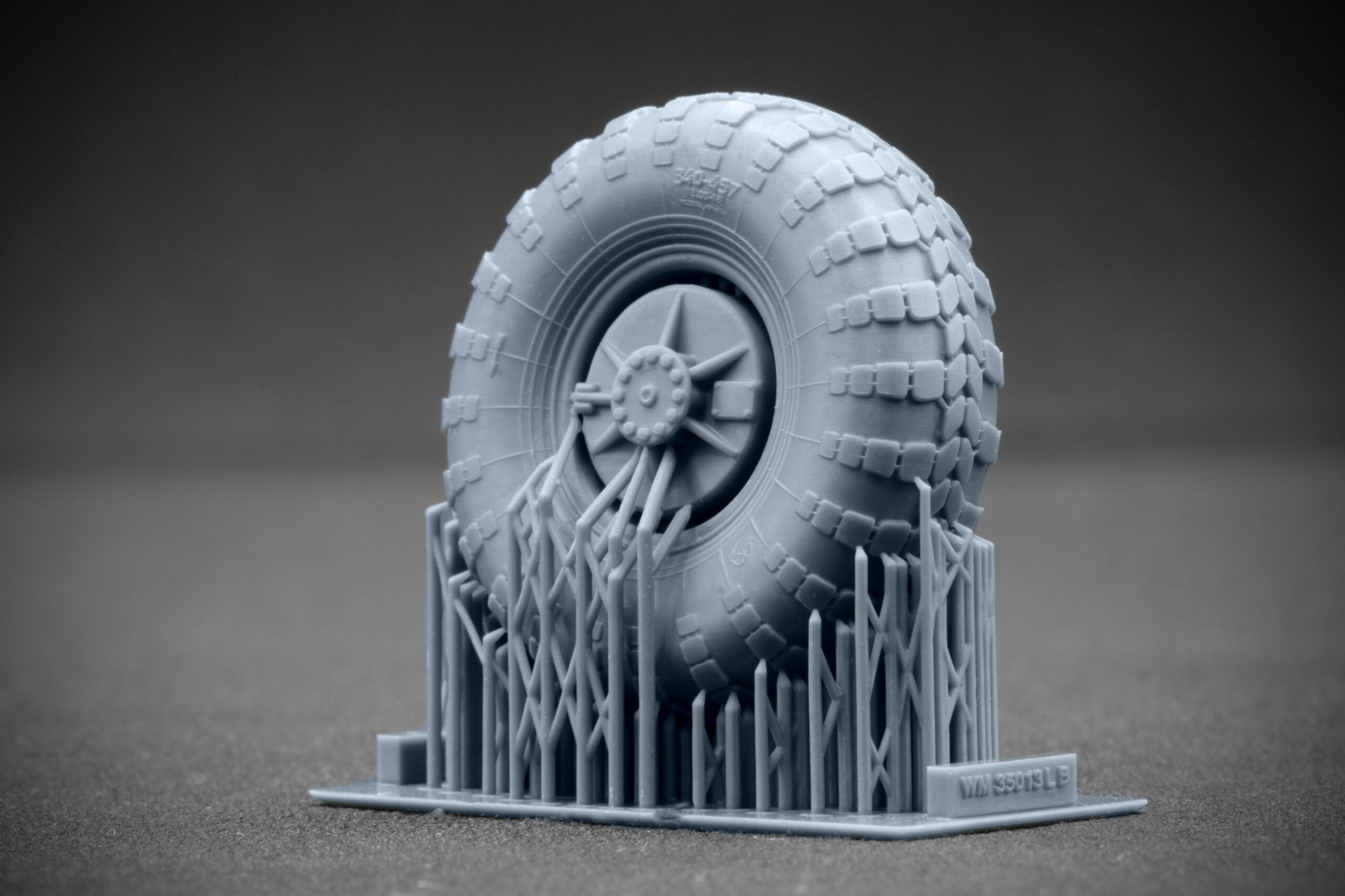 BRDM-2 Ordinary Wheel Set (for Trumpeter model kit) 1:35 Scale X WM 35013