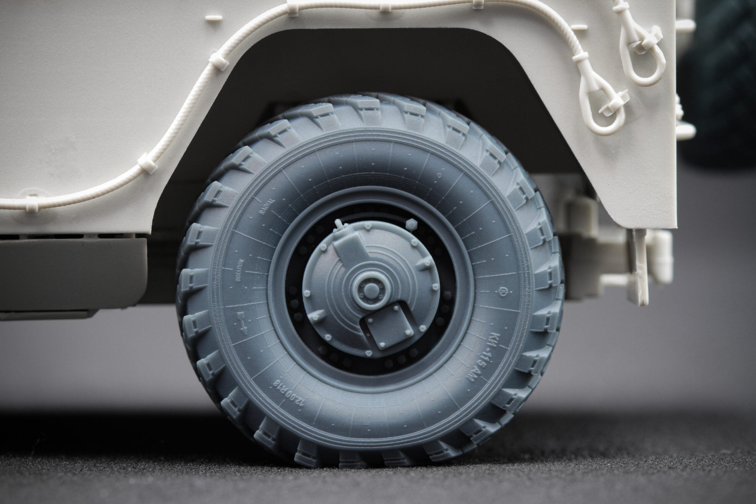 GAZ Tiger v1 Sagged Wheel Set (for Meng model kit) 1:35 Scale X WM 35015S