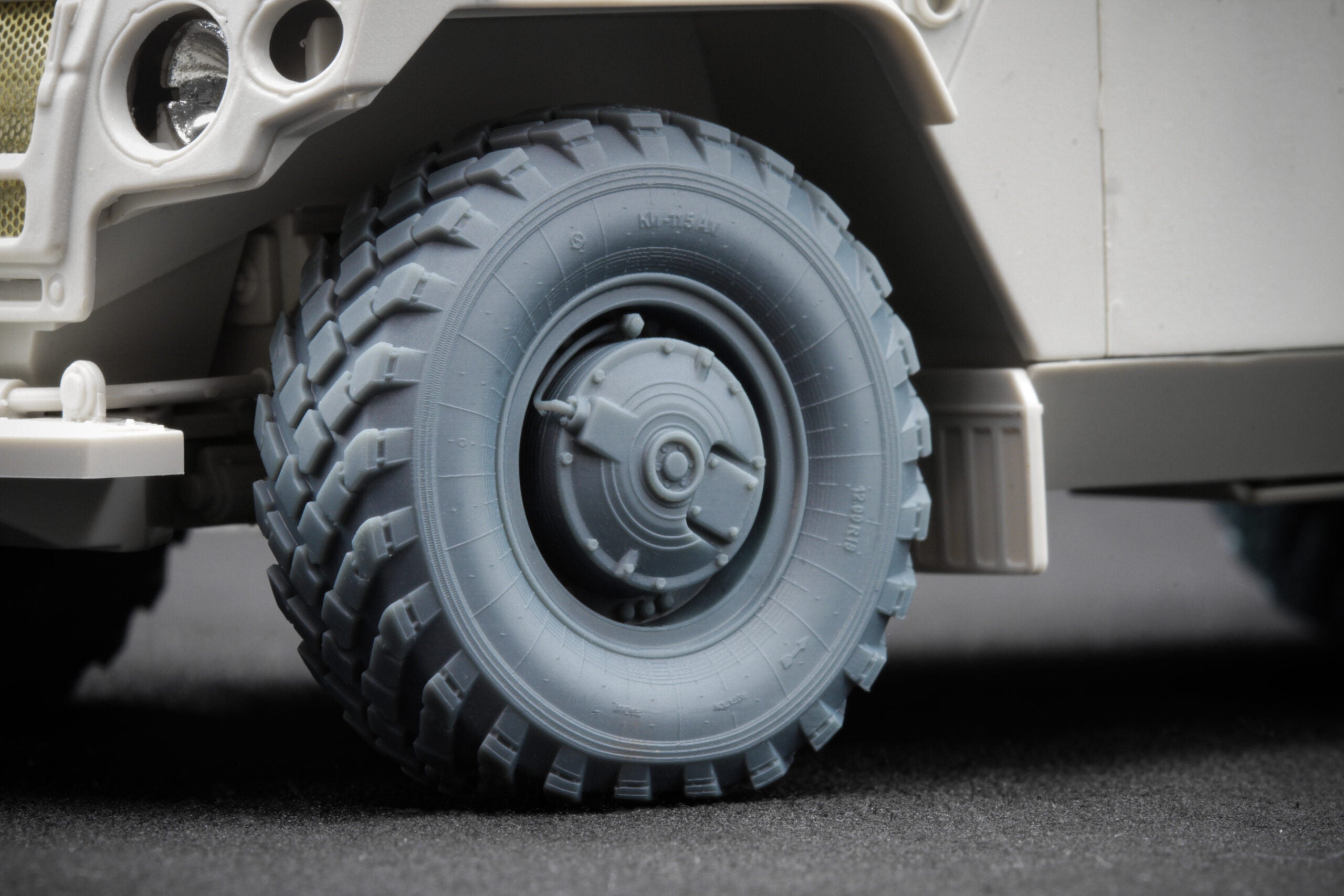 GAZ Tiger v1 Sagged Wheel Set (for Meng model kit) 1:35 Scale X WM 35015S