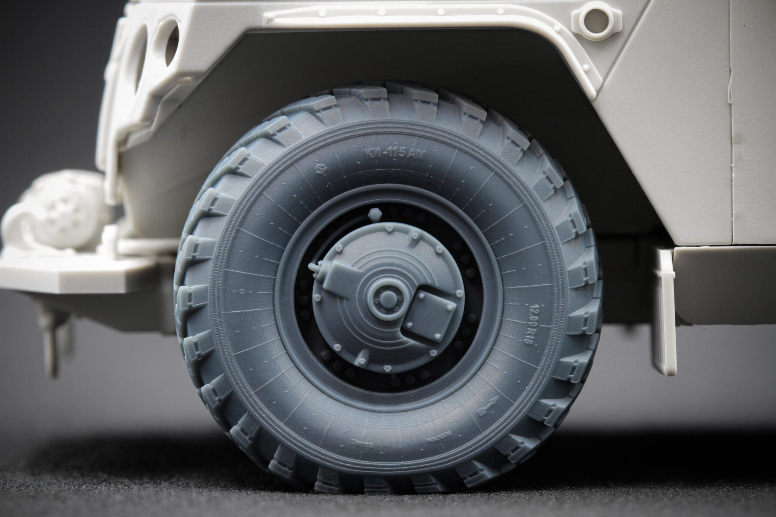 GAZ Tiger v1 Sagged Wheel Set (for Meng model kit) 1:35 Scale X WM 35015S