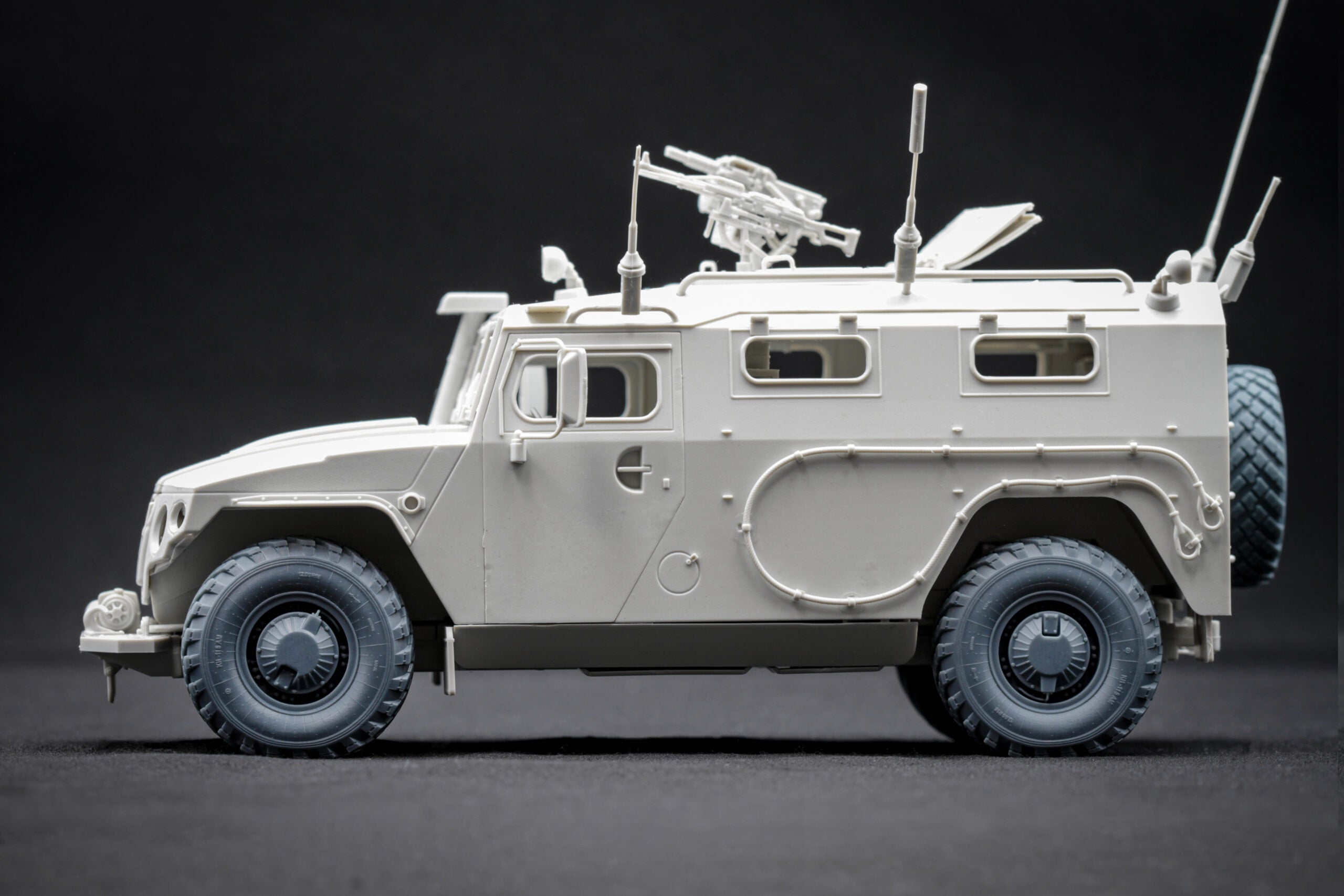 GAZ Tiger v2 Sagged Wheel Set (with protection) (for Meng model kit) 1:35 Scale X WM 35016S