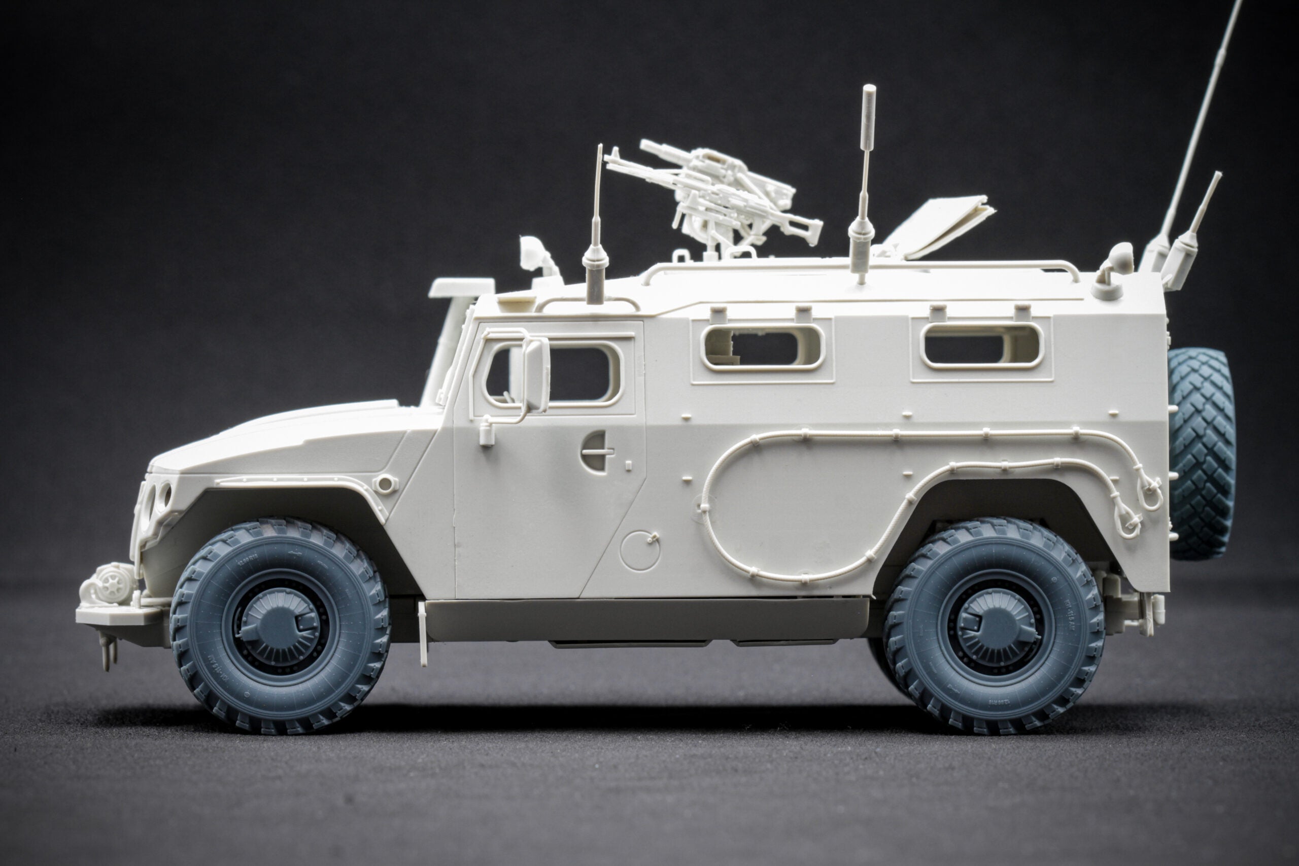 GAZ Tiger v2 Ordinary Wheel Set (with protection) (for Meng model kit) 1:35 Scale X WM 35016