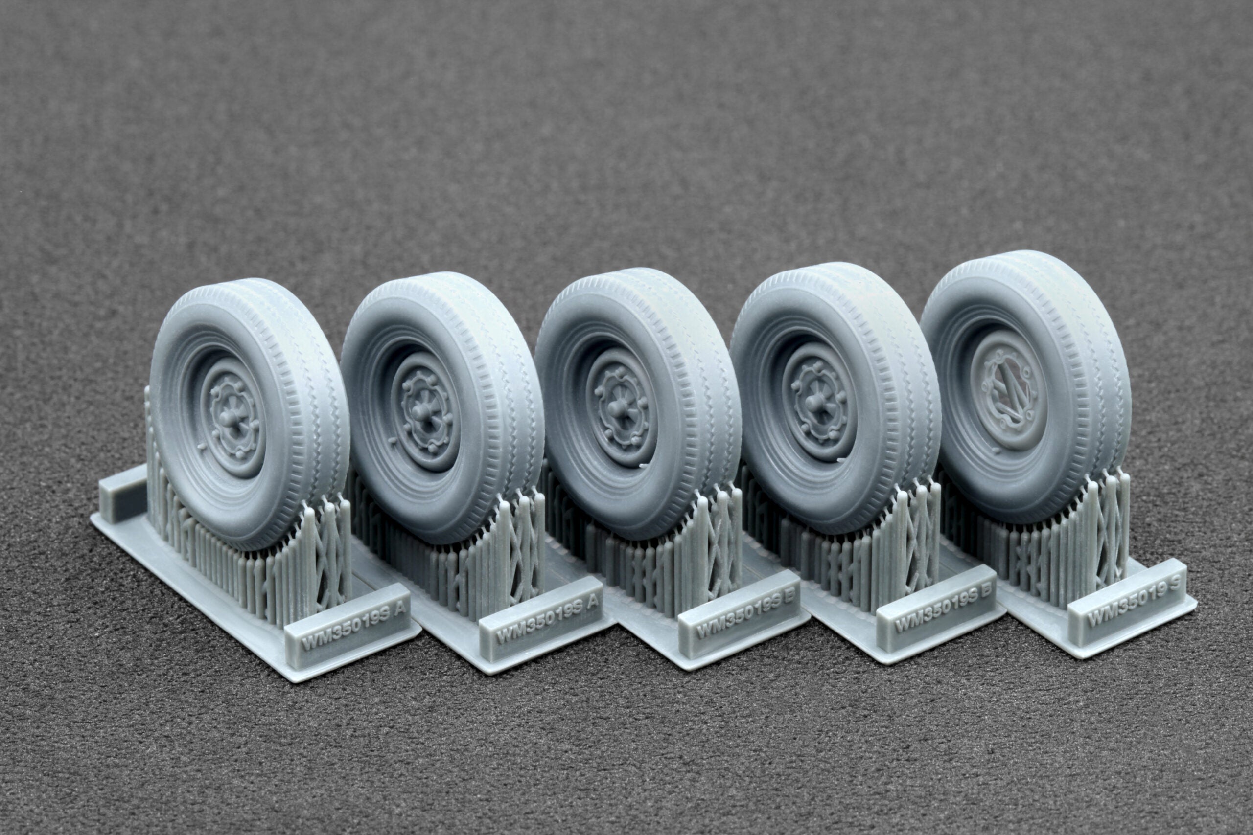 Cargo Truck T2 “Transporter” Sagged Wheel Set (for AK-Interactive model kit) 1:35 Scale X WM 35019S