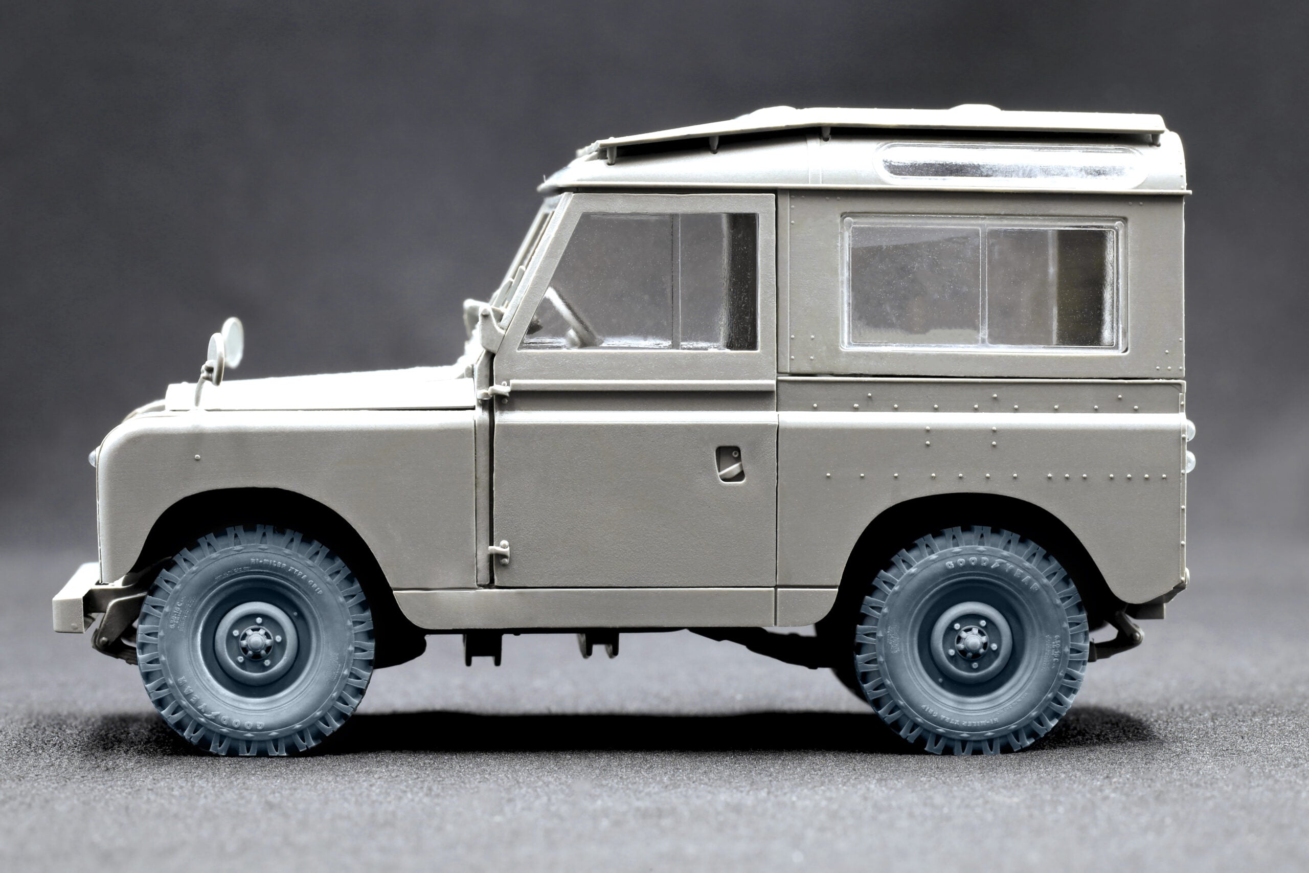 L. Rover 88 6.5 Sagged Wheel Set (for AK-Interactive model kit) 1:35 Scale X WM 35020S