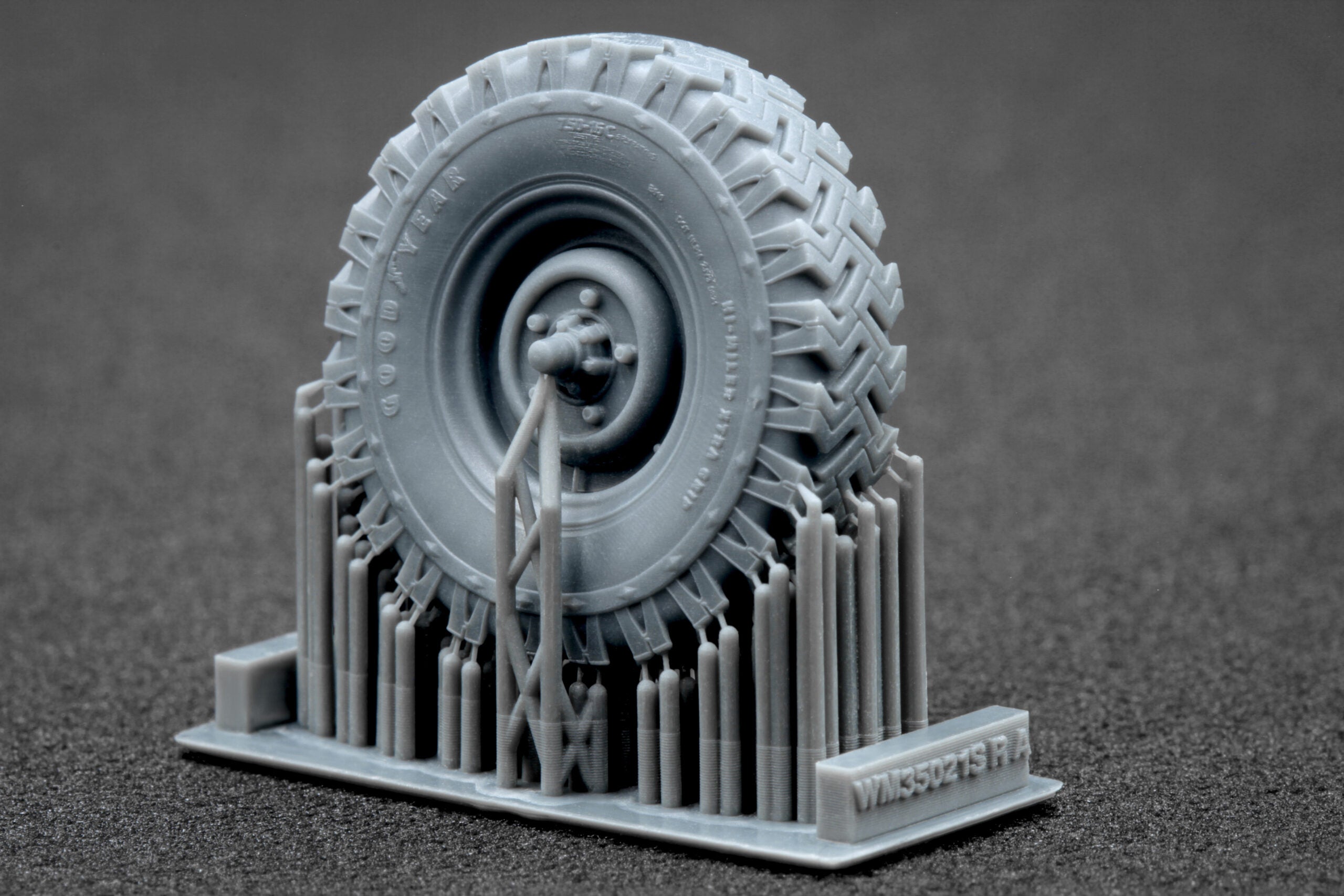 L. Rover 88 7.5 Sagged Wheel Set (for AK-Interactive model kit) 1:35 Scale X WM 35021S