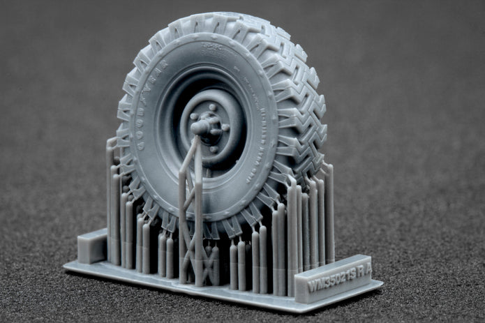 L. Rover 88 7.5 Sagged Wheel Set (for AK-Interactive model kit) 1:35 Scale X WM 35021S