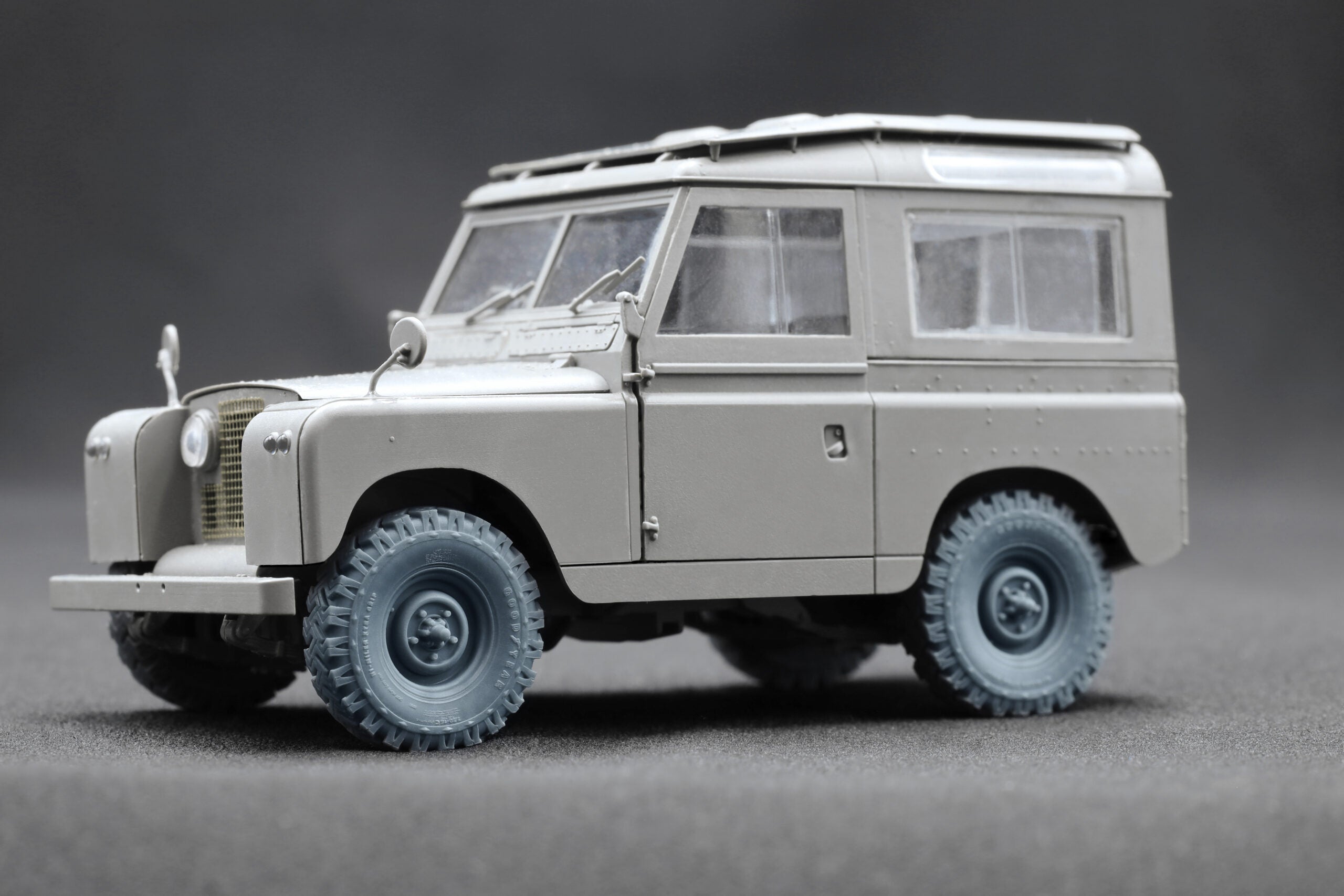 L. Rover 88 7.5 Sagged Wheel Set (for AK-Interactive model kit) 1:35 Scale X WM 35021S