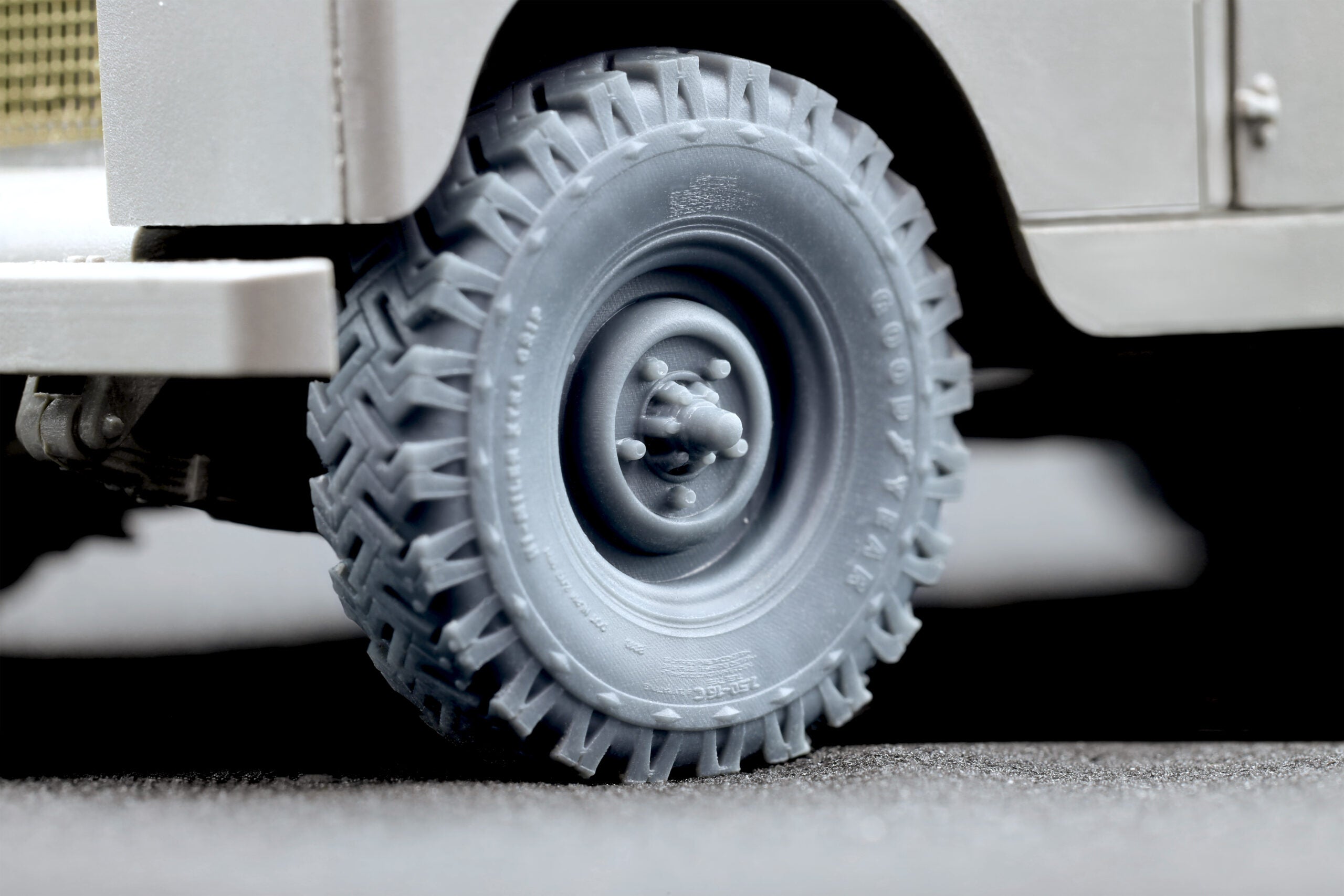 L. Rover 88 7.5 Sagged Wheel Set (for AK-Interactive model kit) 1:35 Scale X WM 35021S