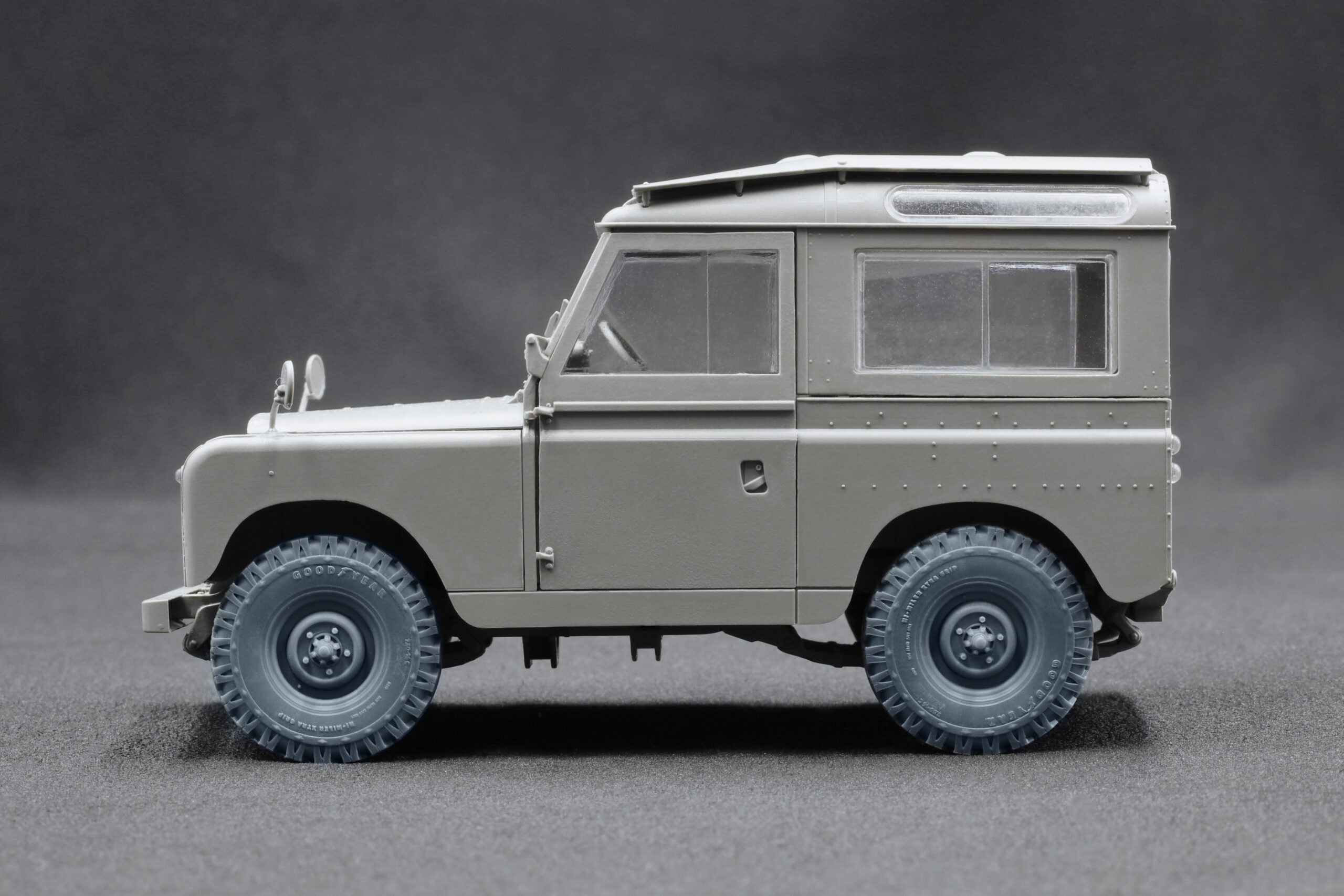 L. Rover 88 7.5 Ordinary Wheel Set (for AK-Interactive model kit) 1:35 Scale X WM 35021