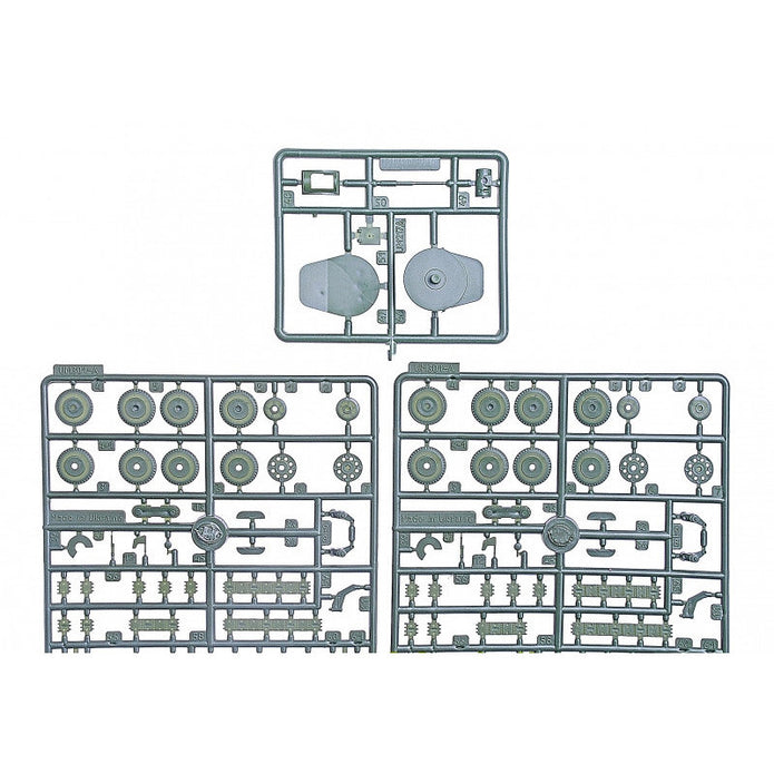 UMT 310 BT-7 WWII Soviet light tank (1935) Scale 1:72 Plastic Model Tank Kit
