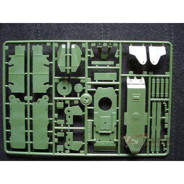 UMT 311 BT-7 WWII Soviet light tank (1937) Scale 1:72 Plastic Model Tank Kit