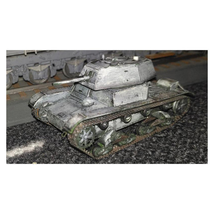 UMT 402 T-26-1E Soviet light tank Scale 1:72 Plastic Model Tank Kit