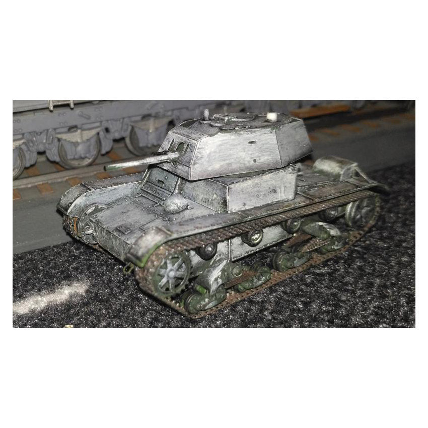UMT 402 T-26-1E Soviet light tank Scale 1:72 Plastic Model Tank Kit