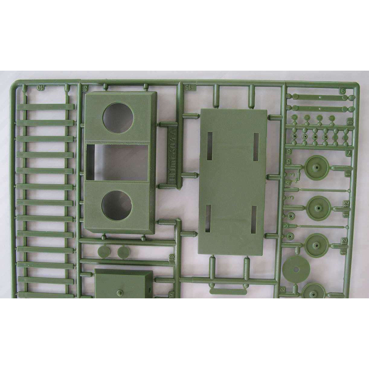 UMT 604 Armored self-propelled Leningrad railroad car Scale 1:72 Plastic Model Armoured Wagon Kit
