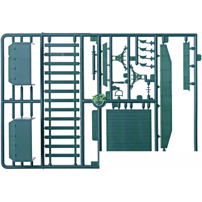 UMT 616 Armored air defense railroad car Scale 1:72 Plastic Model Armoured Wagon Kit