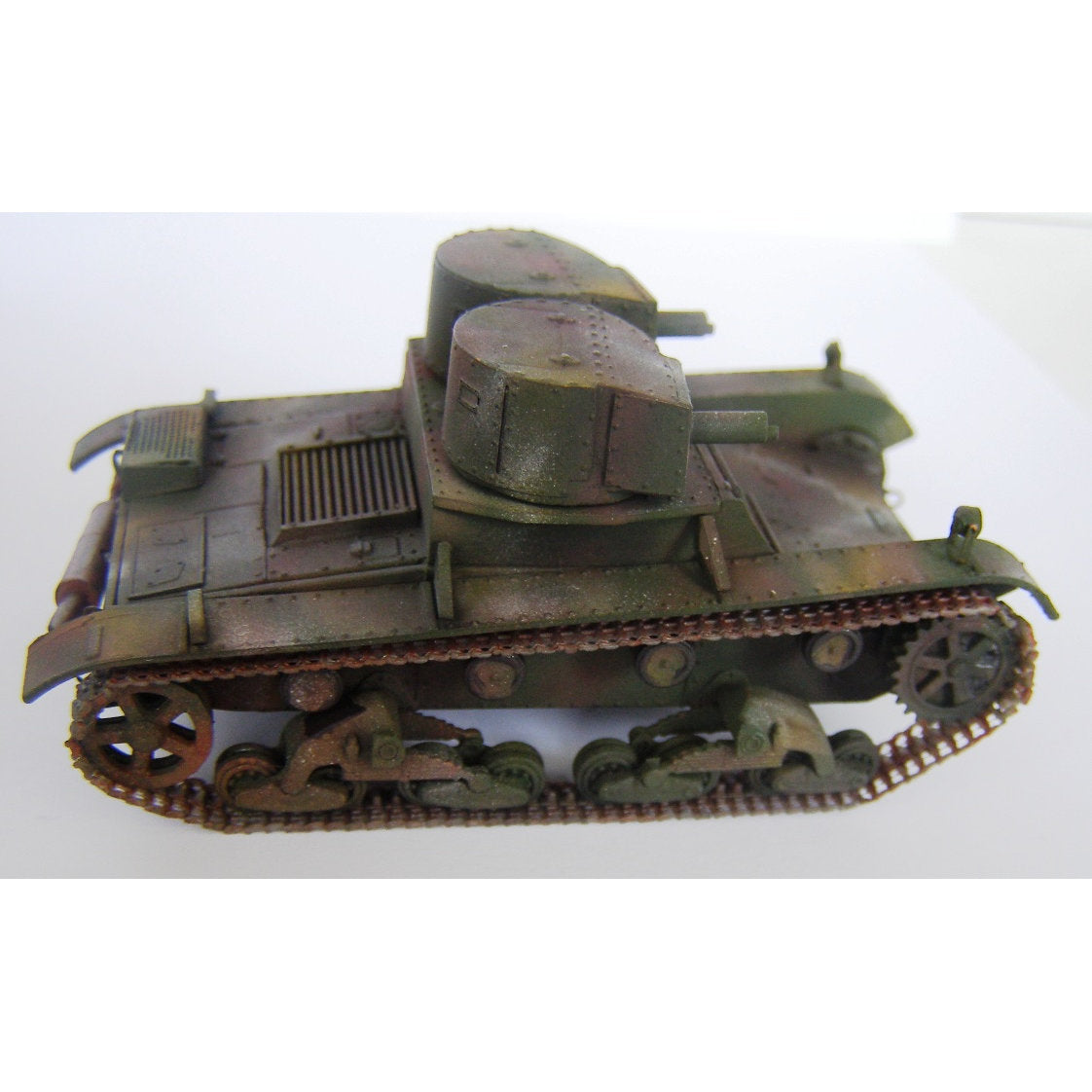 UMT 618 Vickers 6 ton light tank model E, version A Scale 1:72 Plastic Model Tank Kit
