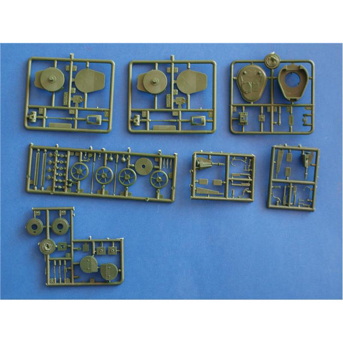 UMT 636 Armored train 'A Fascism Fighter', base variant Scale 1:72 Plastic Model Armoured Train Kit