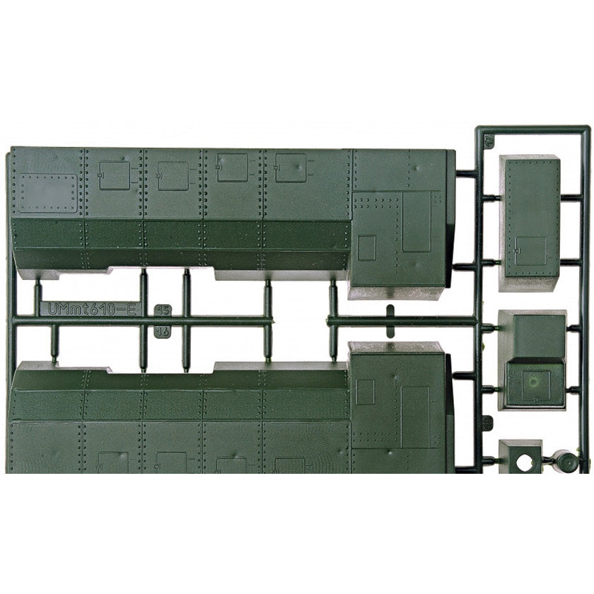 UMT 637 Wholesale: Armored train 'Dzerzhinets' Scale 1:72 Plastic Model Armoured Train Kit