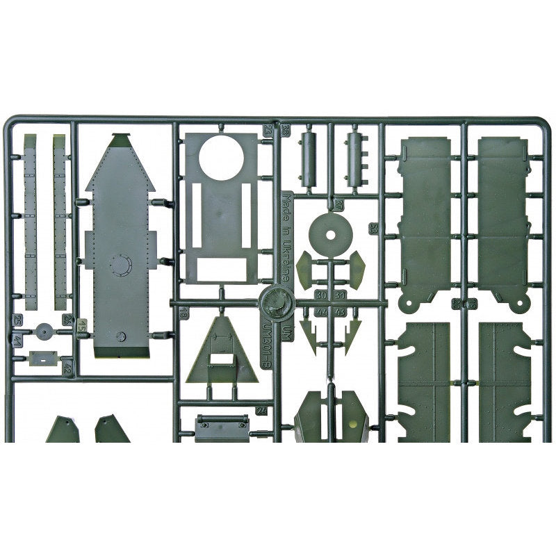 UMT 643 Railway platform with BT-5 tank Scale 1:72 Plastic Model Armoured Wagon Kit