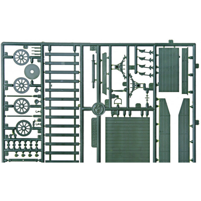 UMT 643 Railway platform with BT-5 tank Scale 1:72 Plastic Model Armoured Wagon Kit