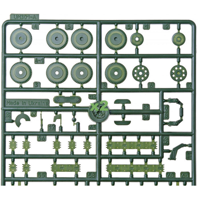 UMT 643 Railway platform with BT-5 tank Scale 1:72 Plastic Model Armoured Wagon Kit