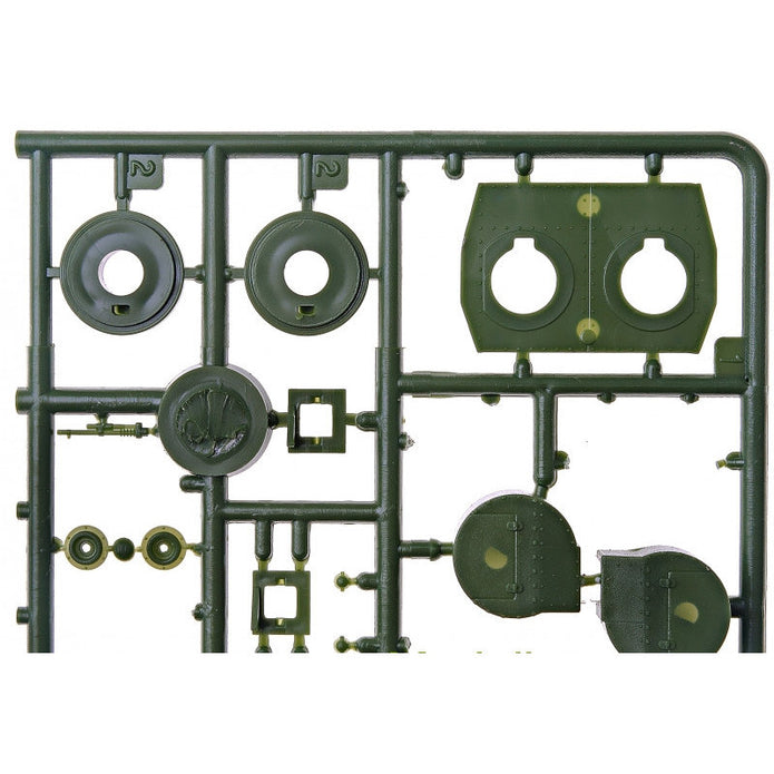 UMT 671 Vickers E Mk,A British tank (made for Poland), rubber tracks Scale 1:72 Plastic Model Tank Kit