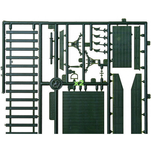 UMT 674 Armored platform "Tank destroyer" (as part of the German armored train) Scale 1:72 Plastic Model Armoured Wagon Kit