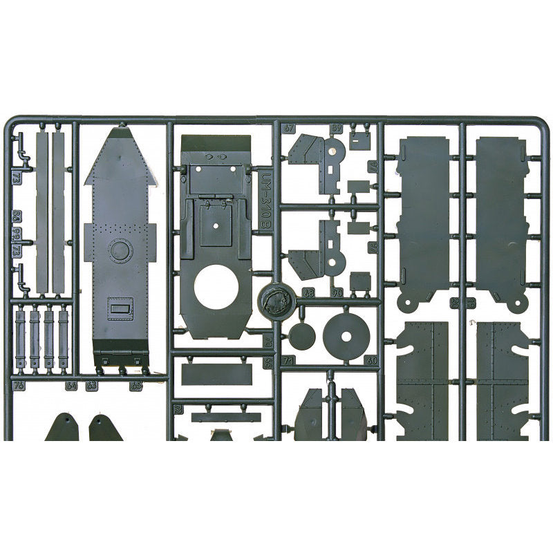 UMT 681 HBT-7 Chemical tank Scale 1:72 Plastic Model Tank Kit