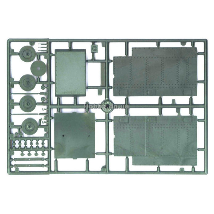 UMT 688 Armored locomotive of type "PR-35" Scale 1:72 Plastic Model Armoured Train Kit