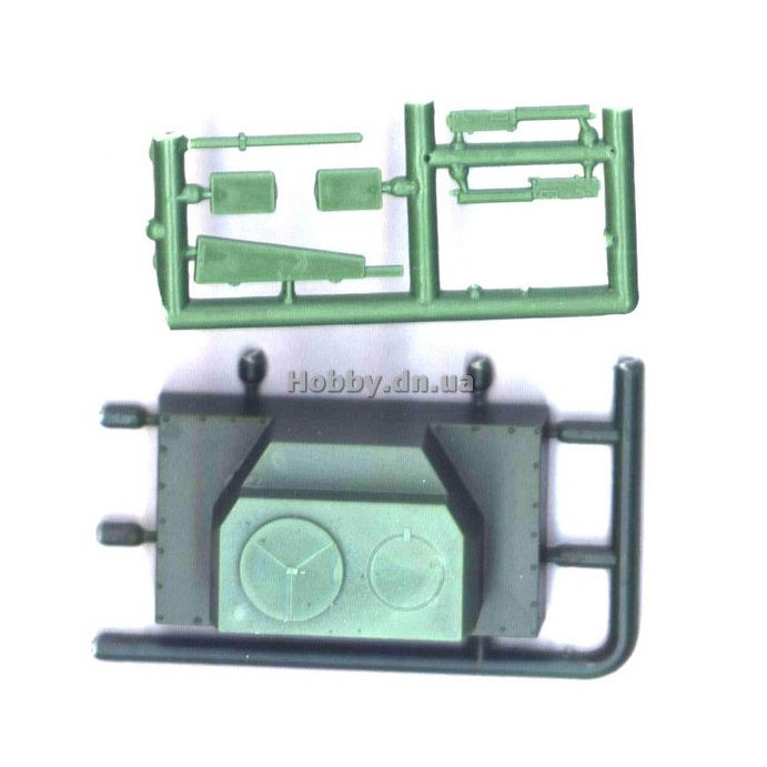 UMT 688 Armored locomotive of type "PR-35" Scale 1:72 Plastic Model Armoured Train Kit