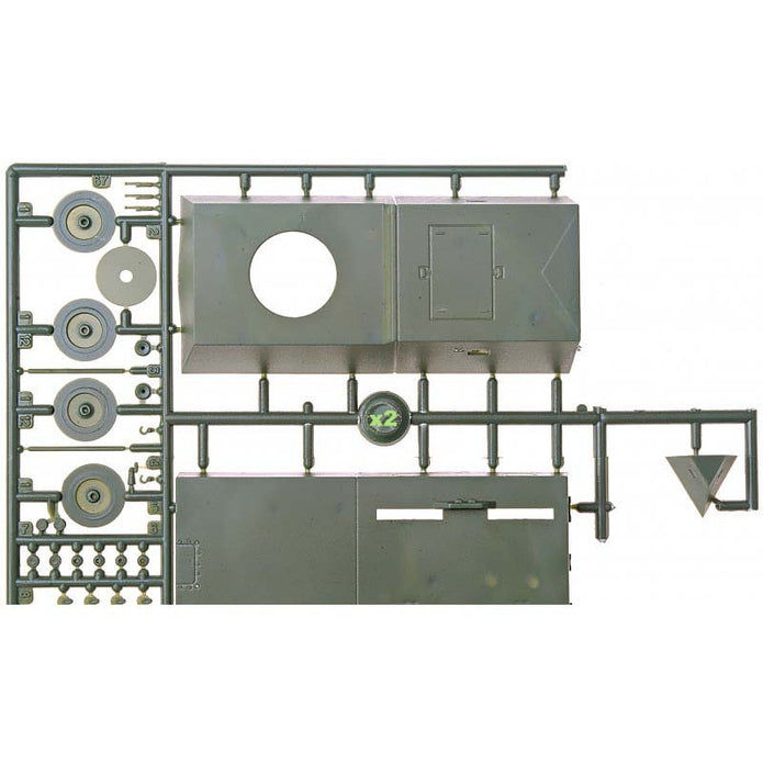 UMT 691 Armored platform of the armored trains "Kozma Minin" and "Ilya Muromets" Scale 1:72 Plastic Model Armoured Wagon Kit